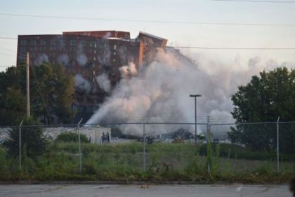 [Photos] Hartsfield-Jackson Implodes Former Hotel - Photo 1