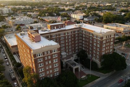 The Warwick Melrose -- Dallas Debuts Renovated Rooms, New Pool, Event Space