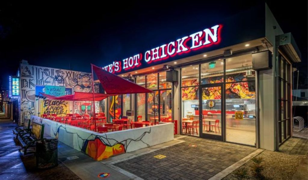 Dave’s Hot Chicken Debuts in Chicago