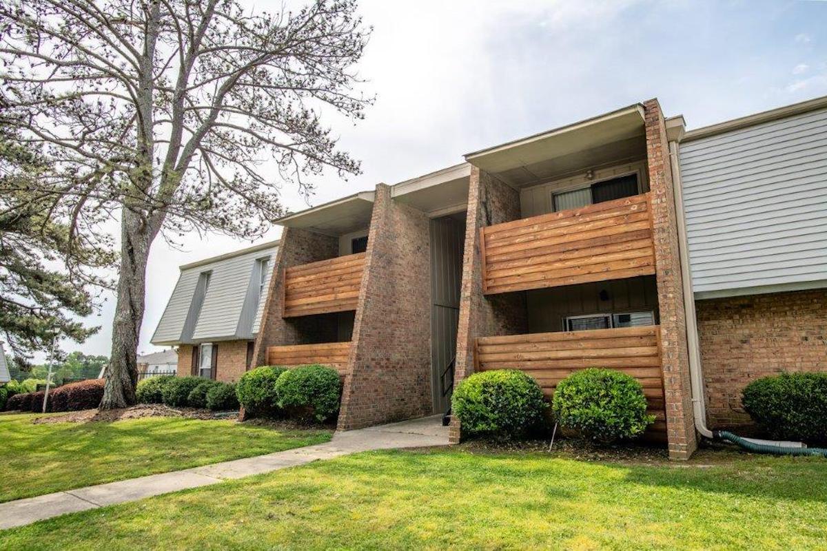 Central-Park-90-units-1972-vintage-located-at-582-Roberts-Drive-Riverdale-GA-30274