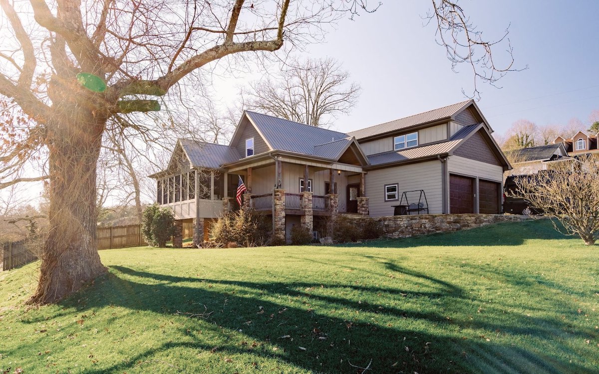 Make the Heart of Blue Ridge Your Home With This Luxury Mountain Cabin