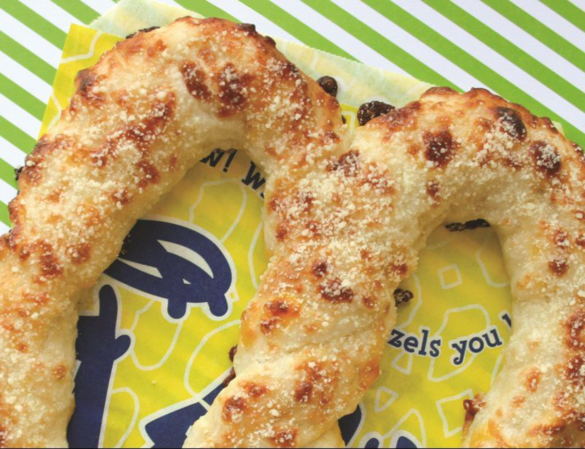 Wetzel’s Pretzels Opens at Miracle Mile Shops