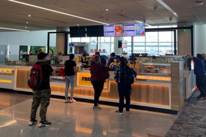Wetzel’s Pretzels Opens at Los Angeles International Airport