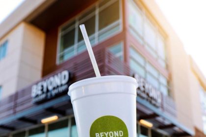 Health-conscious smoothie brand celebrates grand opening of Livonia juice bar