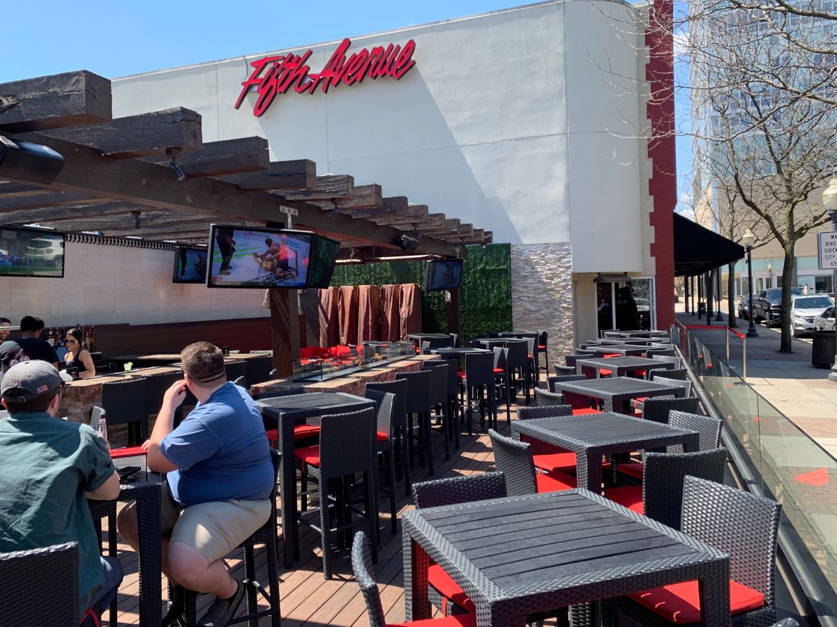 Popular downtown Royal Oak sports pub Fifth Avenue adding rooftop bar