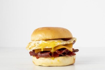 Effin Egg Opens Naperville, IL Location With a “Sweet” Connection!