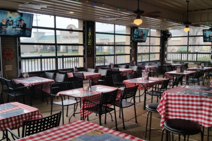 Huey's Expanding Restaurant Next Door with To-Go Kitchen
