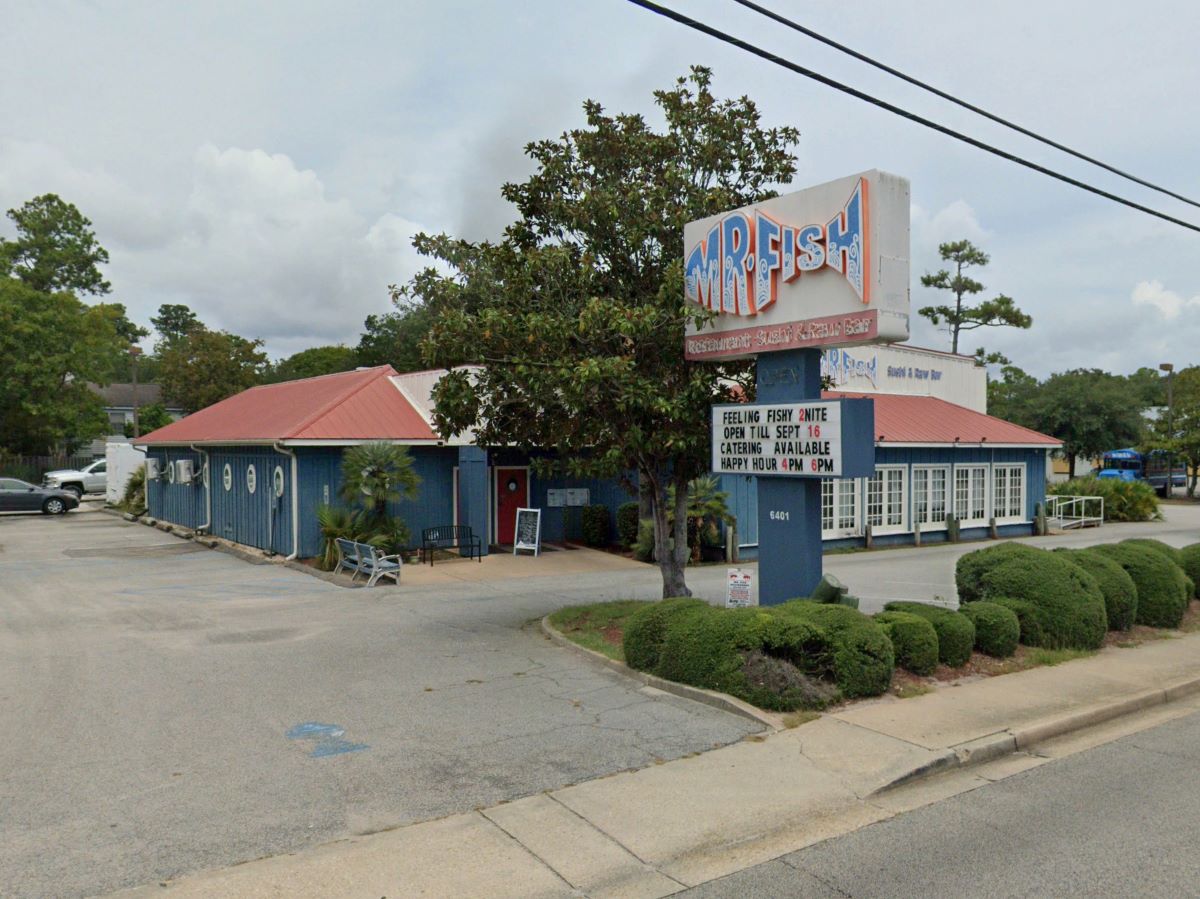 the exterior of a mr fish restaurant in myrtle beach where anchor bar will soon open their first south carolina location