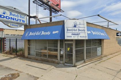 Dutch girl donuts exterior reopen in 2024