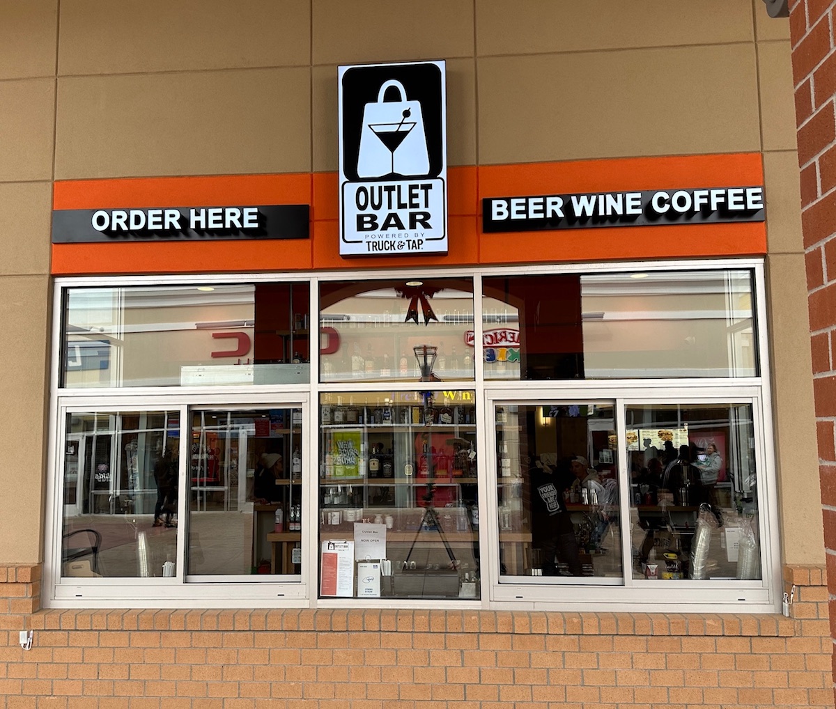 Truck and Tap Opens Outlet Bar at The Outlet Shoppes at Atlanta Photo 01
