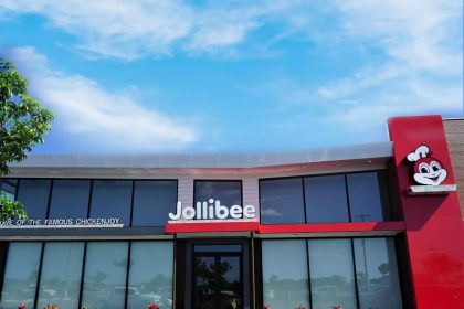 Jollibee Opens 1st Michigan Location in Sterling Heights on January 12!