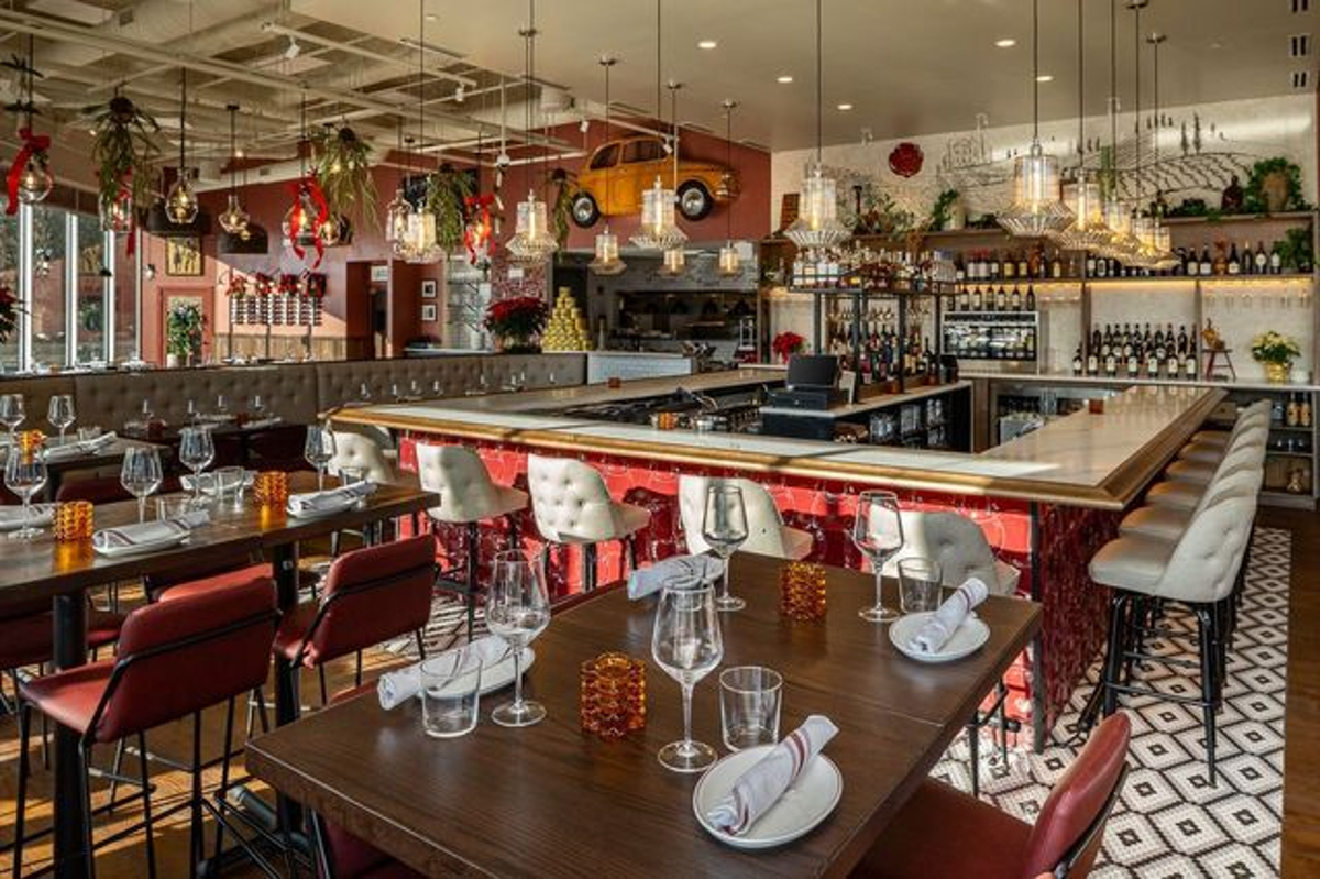 Scott Harris Hospitality Introduces Davanti Enoteca to Lincolnwood, Unveiling a Rustic Italian Wine Bar