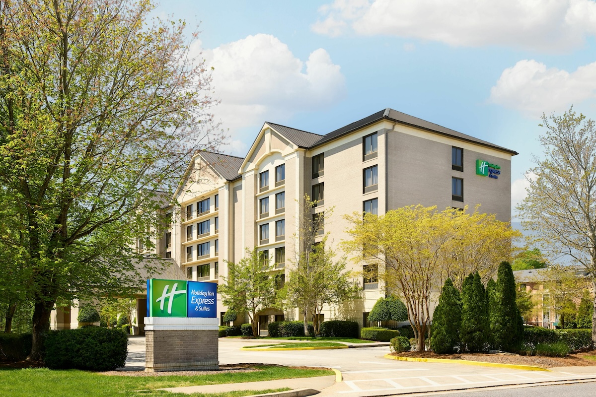 Holiday Inn Express and Suites in Alpharetta Sold Photo 01