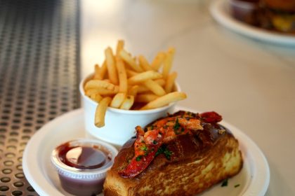 O’HARE INTERNATIONAL AIRPORT WELCOMES DOWNTOWN FAVORITES THE HAMPTON SOCIAL AND BAR SIENA TO TERMINAL 5