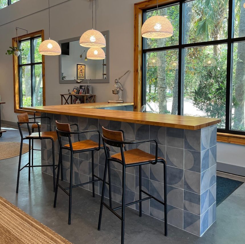 Liquor Store to Transform into Mediterranean Bar and Kitchen at St. Johns Square