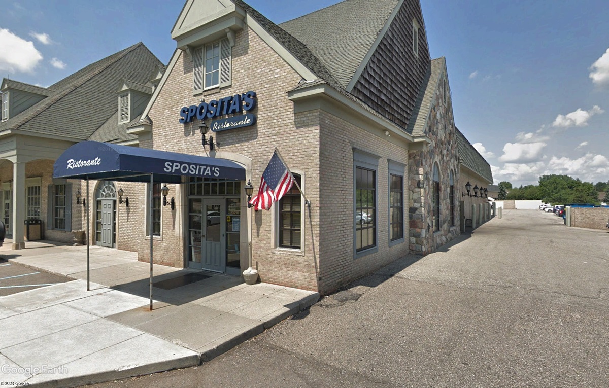 aria restaurant west bloomfield space outside