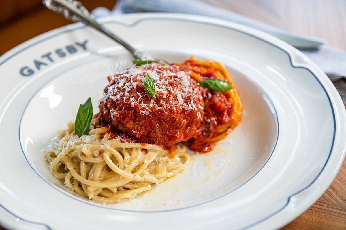 Gatsby Swinging into Dulles Airport