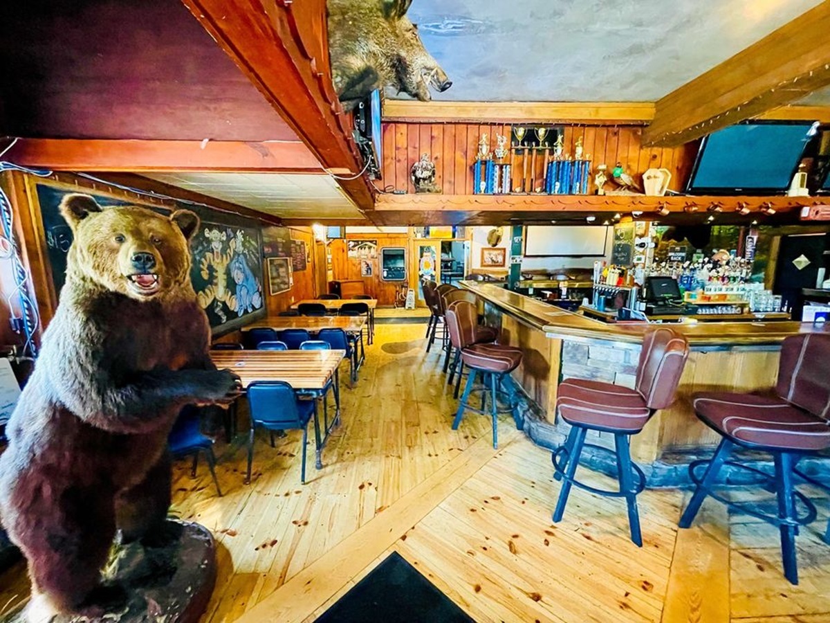 louie's trphy house interior kalamazoo