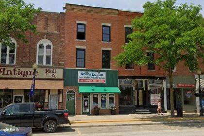 new host restaurant romeo