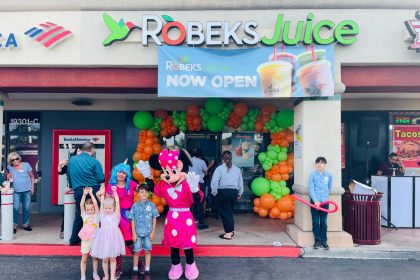 Robeks Blends Healthy Eating with Trending Tastes for the Newest Opening in Reseda