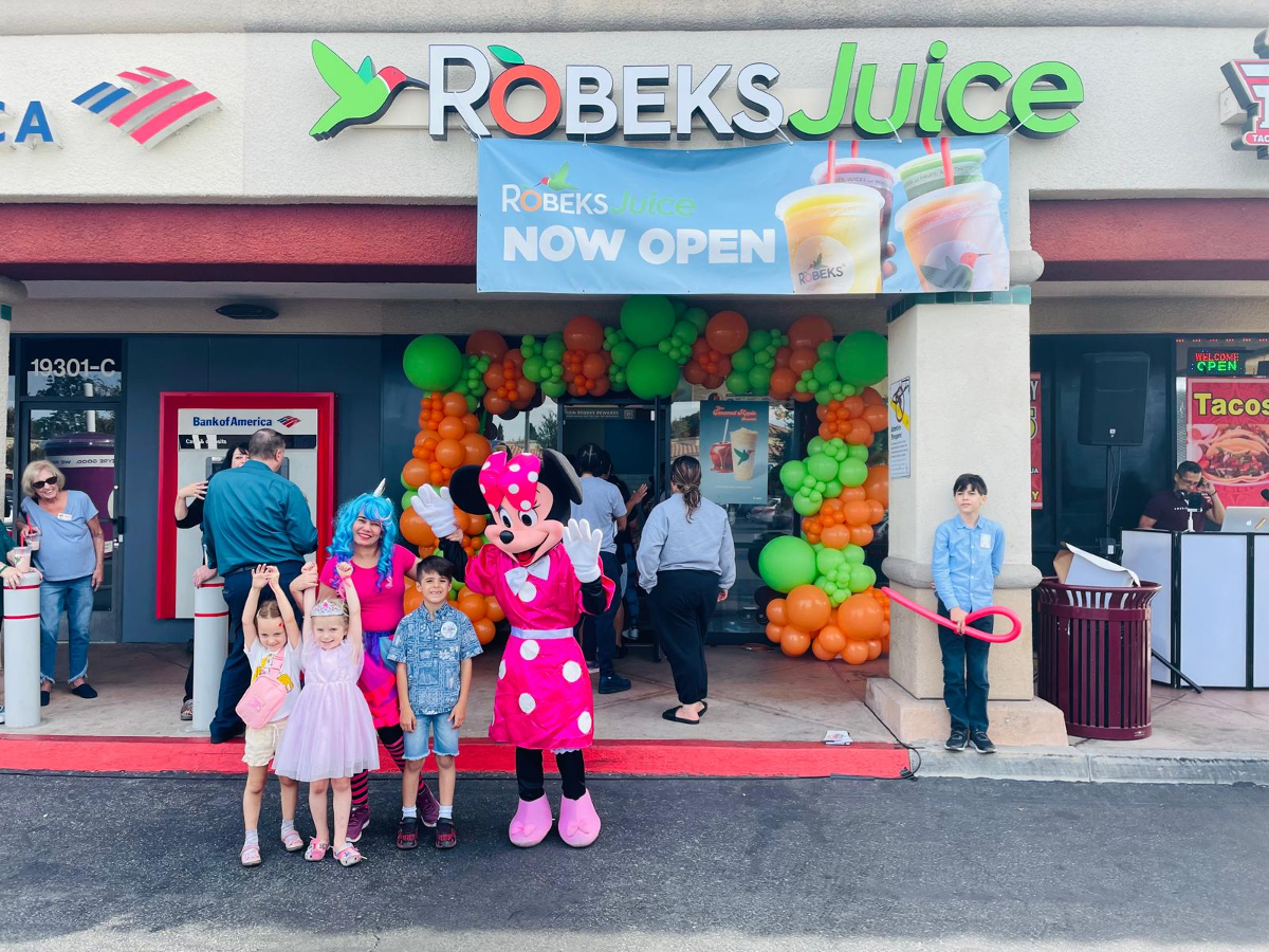 Robeks Blends Healthy Eating with Trending Tastes for the Newest Opening in Reseda