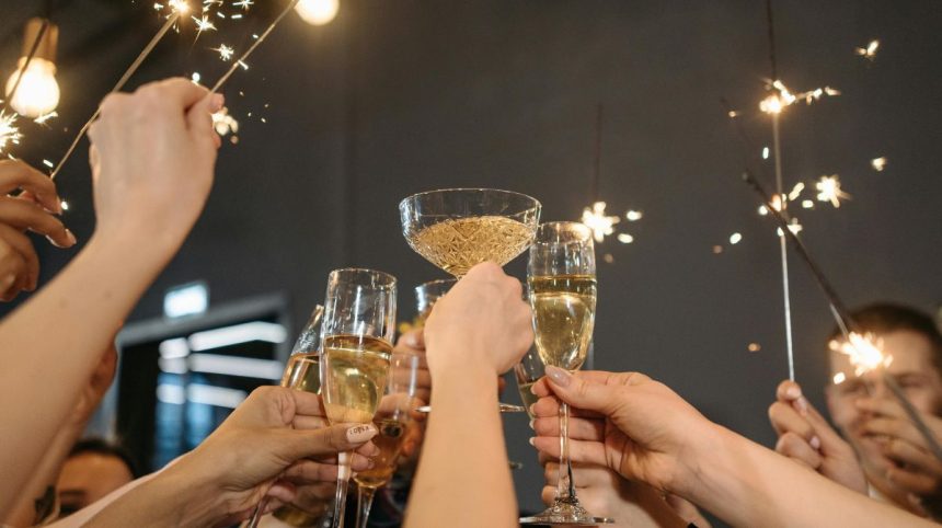 7 Popular Restaurants Open on New Year's Eve and New Year's
