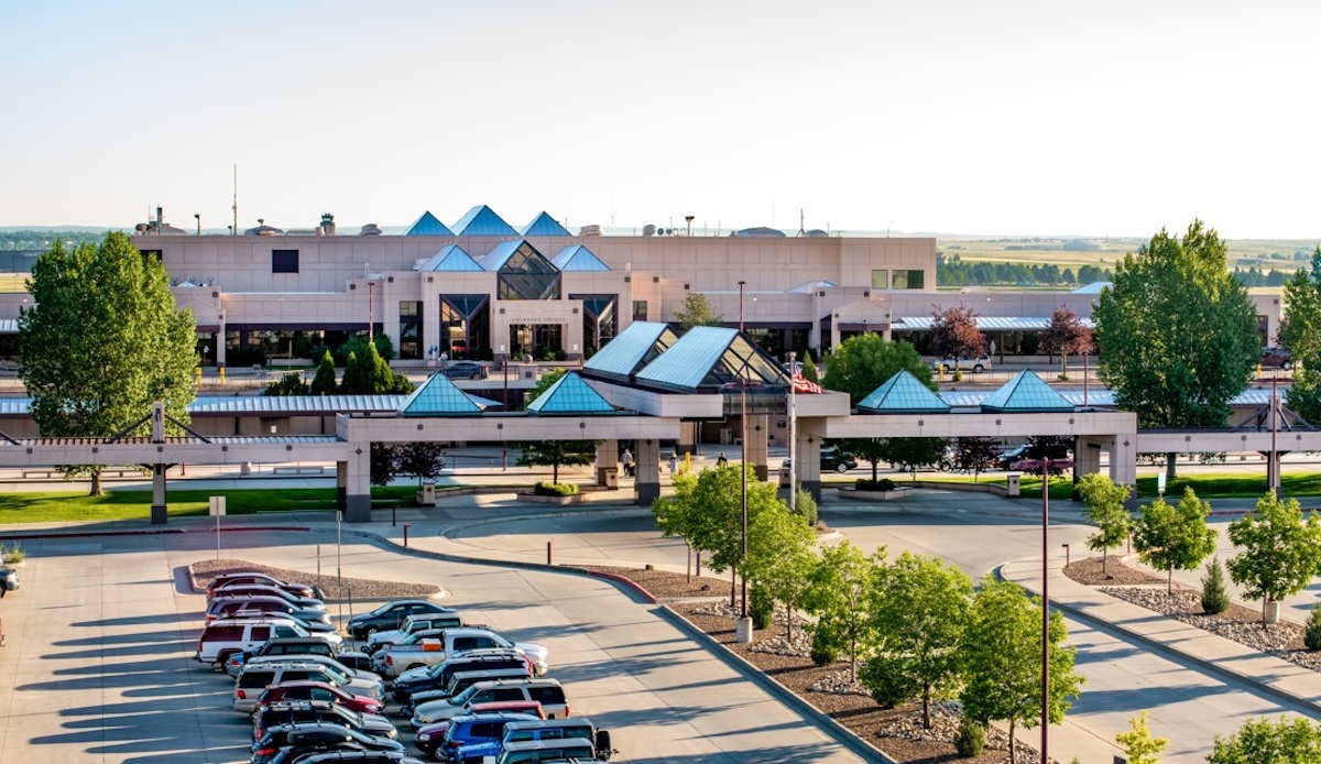 Global Lounge Network Replaces Premier Lounge at COS