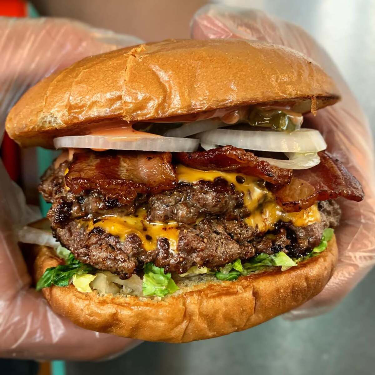 Janna's Burgers, Fish and Fries Opening at Parkway Plaza