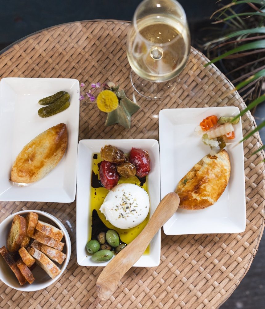 Wine Bar Adega Azul Adding Live Entertainment