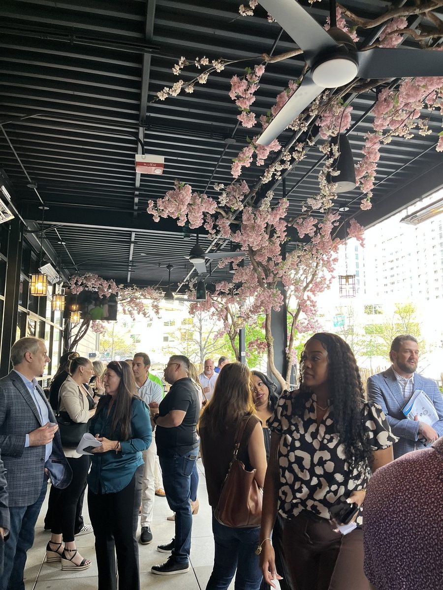 Dallas Restaurateurs Network and Grow at TEN Sushi + Cocktail Bar