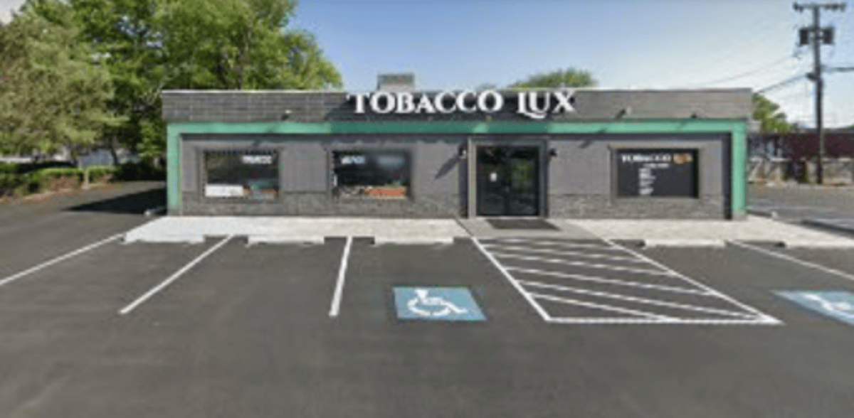 Under Dog Coffee and Bread Brewing into Annandale