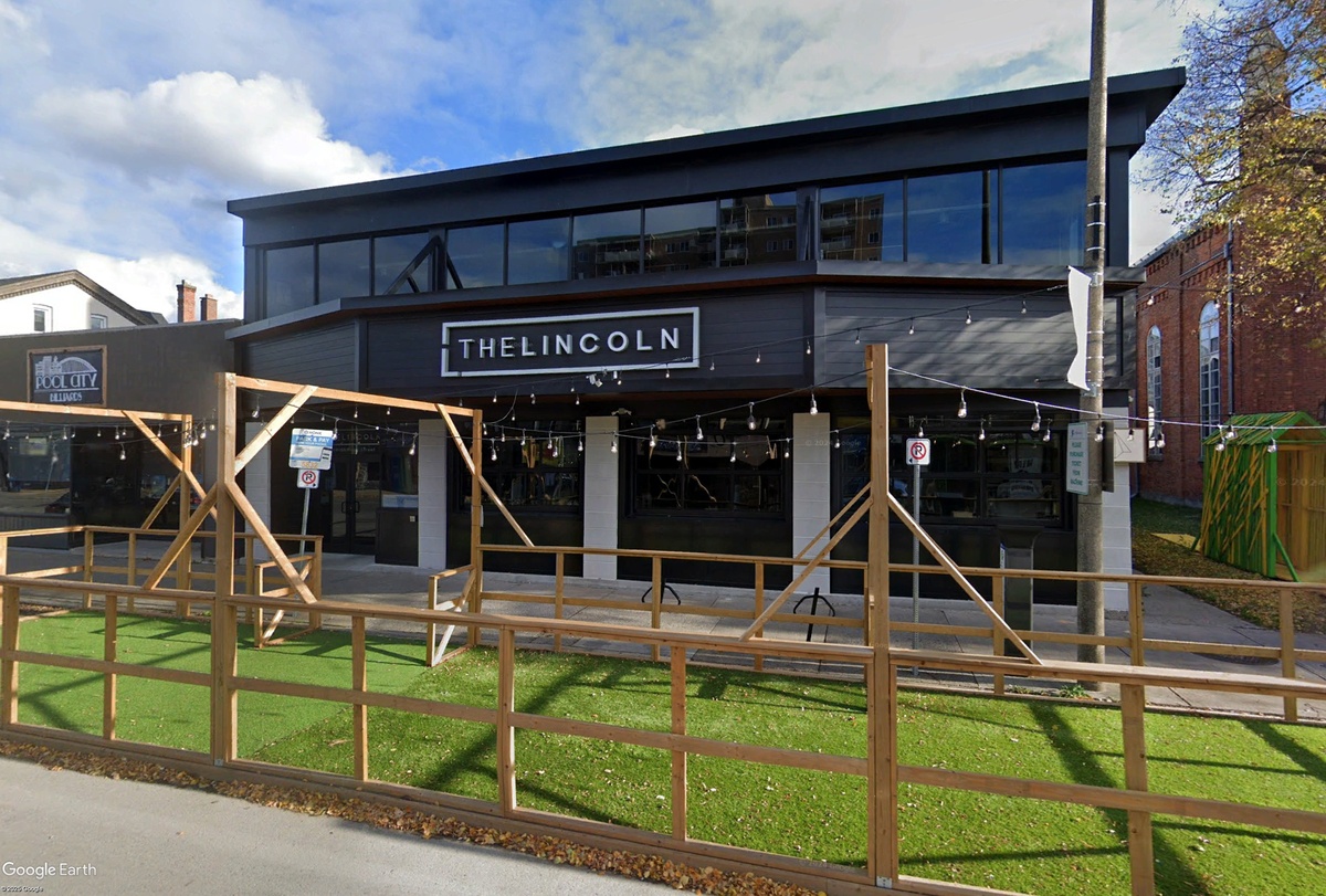 Les Incompetents Opening Soon in St. Catharines