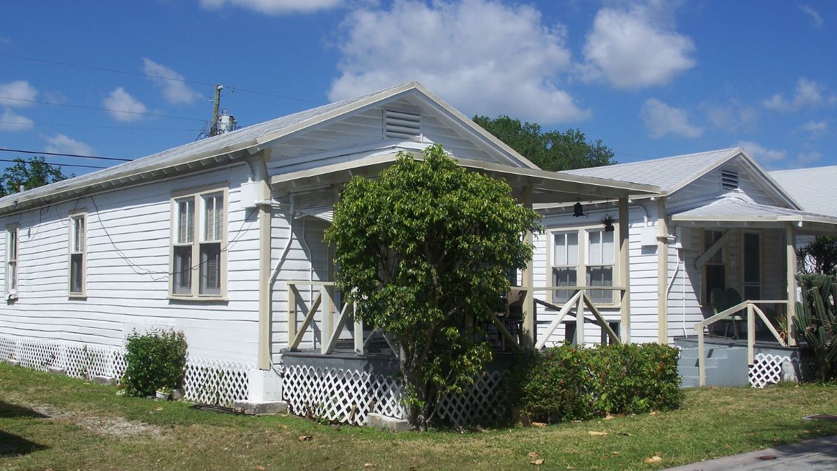 Leisure project in Homestead, Florida provides a modern housing development by I and A Holding Group featuring affordable housing units, workforce homes, and comprehensive community amenities with retail spaces.
