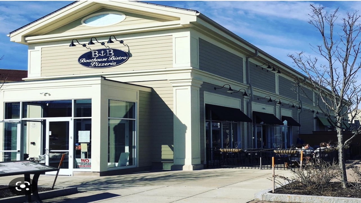 Boathouse Bistro & Pizzeria Sets Sail for Hull