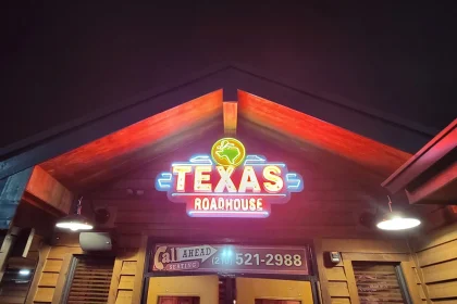 Texas Roadhouse Cinema Ridge location closes again