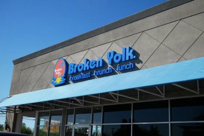 Broken Yolk Cafe Signs 4-Unit Deal for Los Angeles County