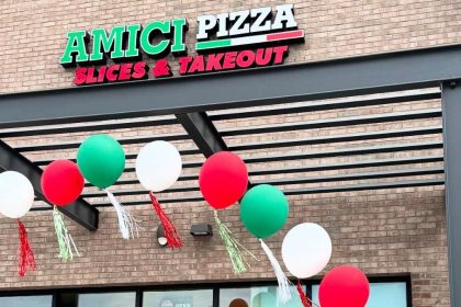 Amici Pizza’s second Queen Creek location opens in July 2025, showcasing its viral signature pies and dining space.