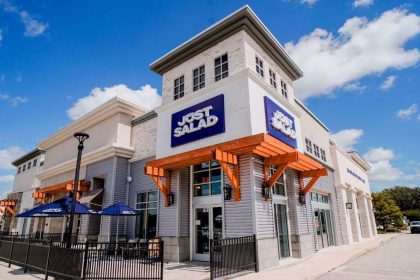 The new restaurant at Stonehill Plaza offers 15+ chef-designed salads, warm bowls, soups, and more.