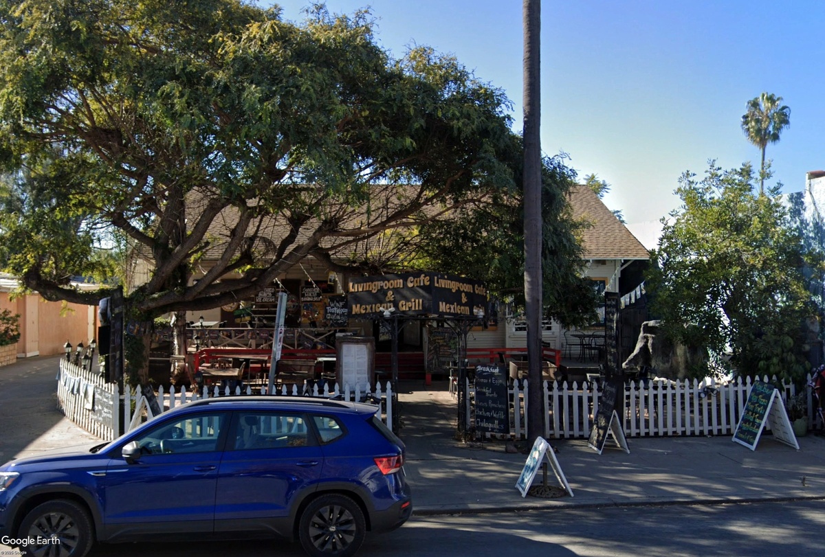 Papa Guapo to Replace the Living Room in Old Town