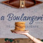 La Boulangerie Boul’Mich Aventura features a refreshed interior, all-day bakery and dinner options, and promotional offers tied to the reopening period.