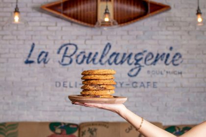 La Boulangerie Boul’Mich Aventura features a refreshed interior, all-day bakery and dinner options, and promotional offers tied to the reopening period.