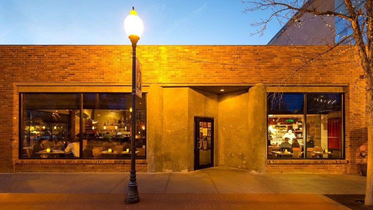 Sushi Den front door