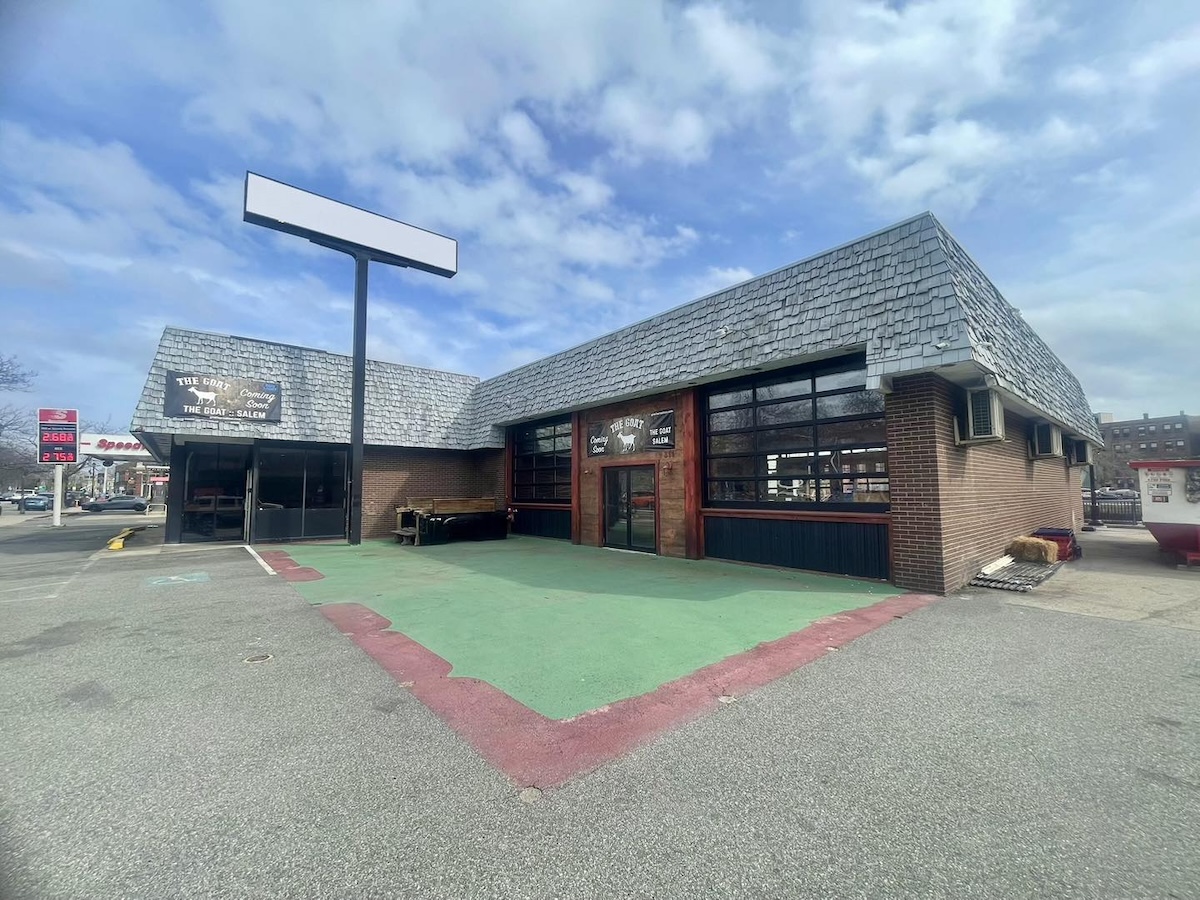 The Goat to Bring Burgers, Whiskey, and Country Music to Salem