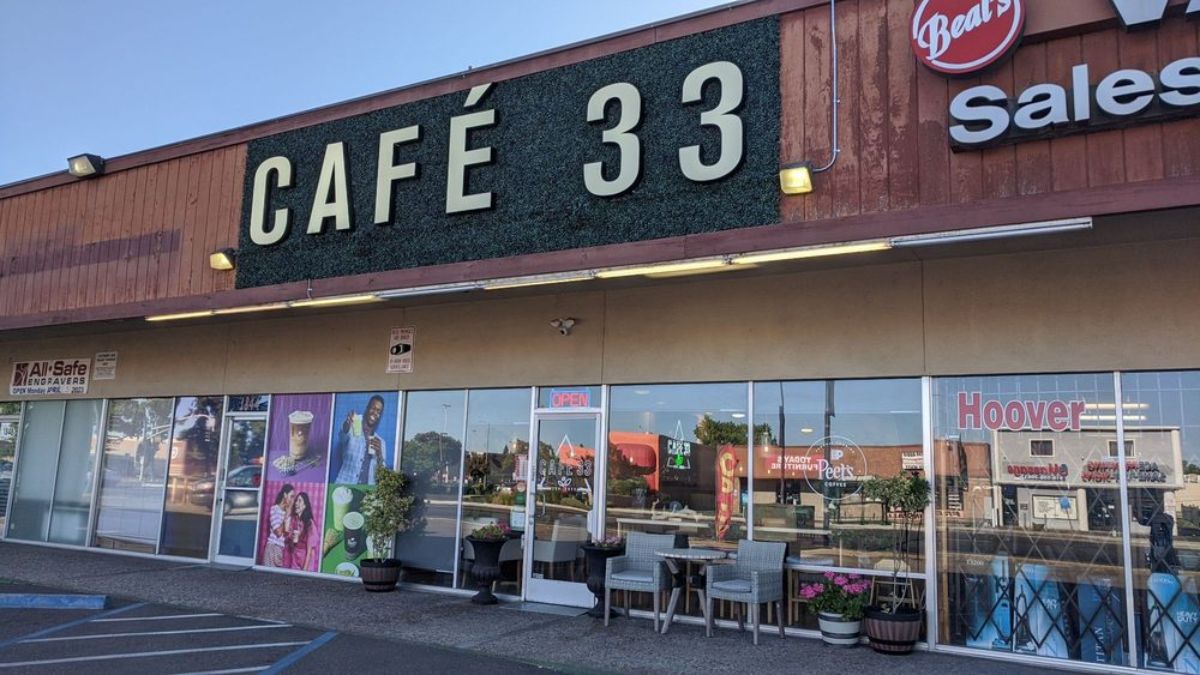 Cafe 33 front