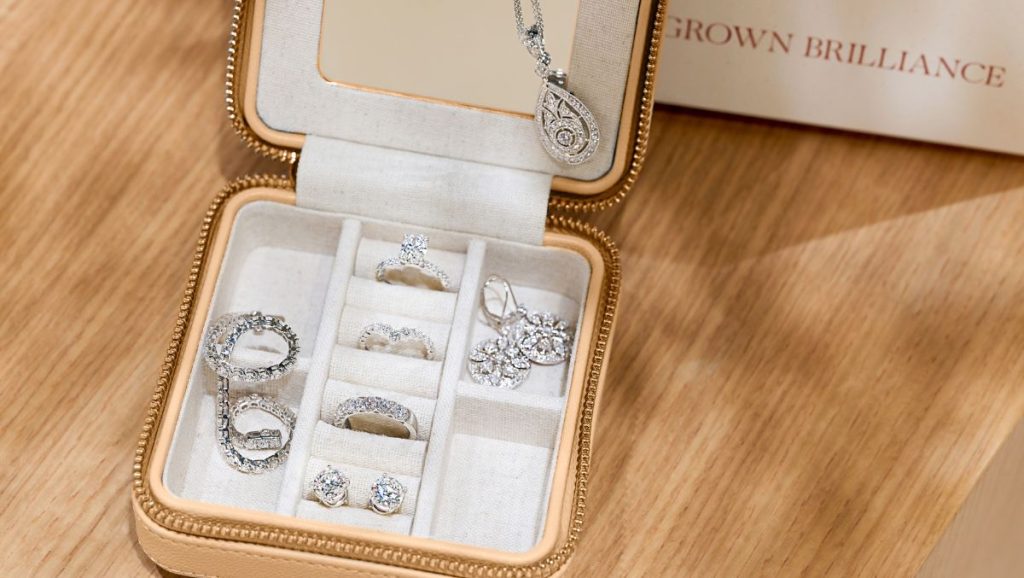 The diamonds are lab-grown and 100% ethically sourced.