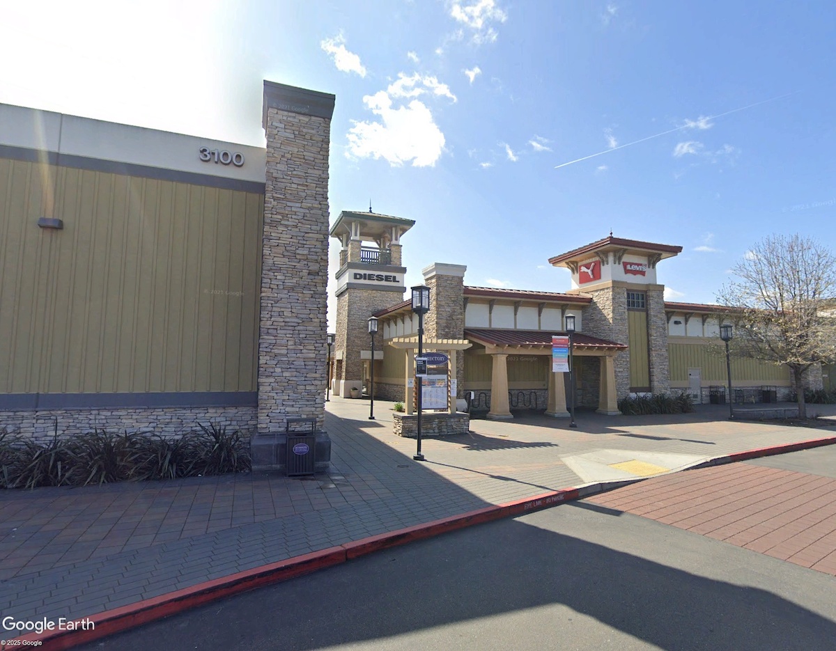 Dumpling Haus Arriving at the San Francisco Premium Outlets