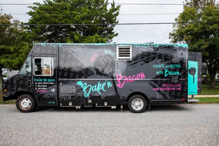 Bake’n Bacon Brings Beloved Food Truck Flavors and Restaurant Vibes to Philadelphia’s Fashion District