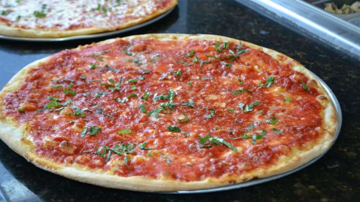 The Mayfair location of pizza restaurant Renzi’s Pizzeria was found in violation of the Philadelphia Health Code.