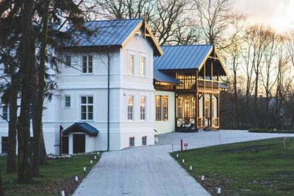 The prices of luxury homes hit the $1.26 million mark in September.