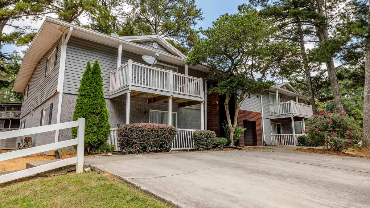 The purchase is part of its Greenwood Star Income and Growth Trust (GSREIT).